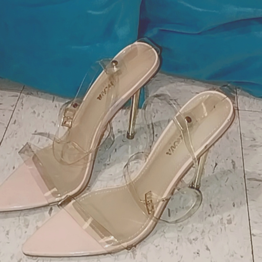 🤩 👠